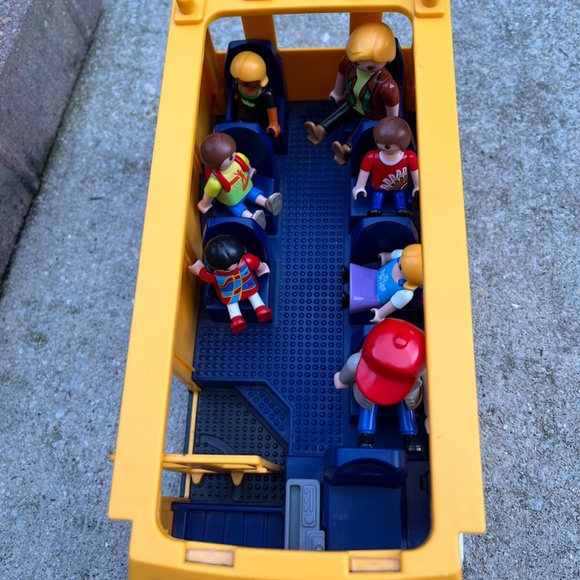 Playmobil School Bus Vehicle PlaySet - Picture 5 of 8